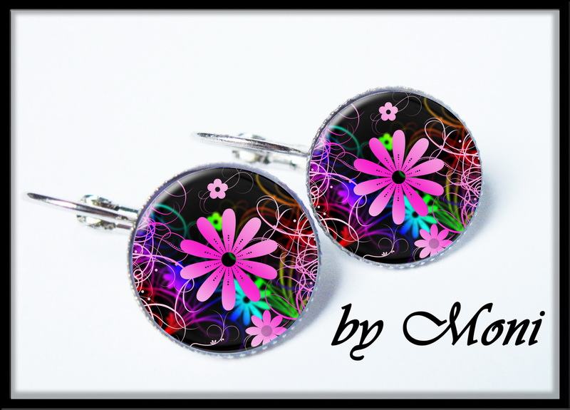 Květiny v trávě - růžové