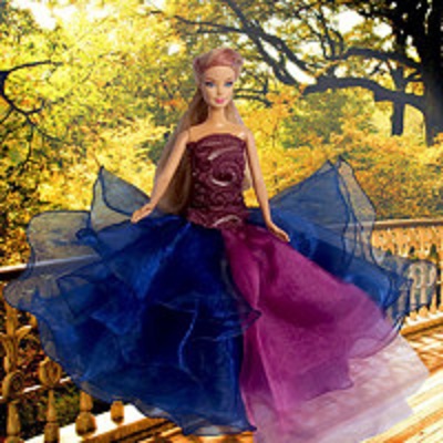 modrofialové šatičky pro Barbie