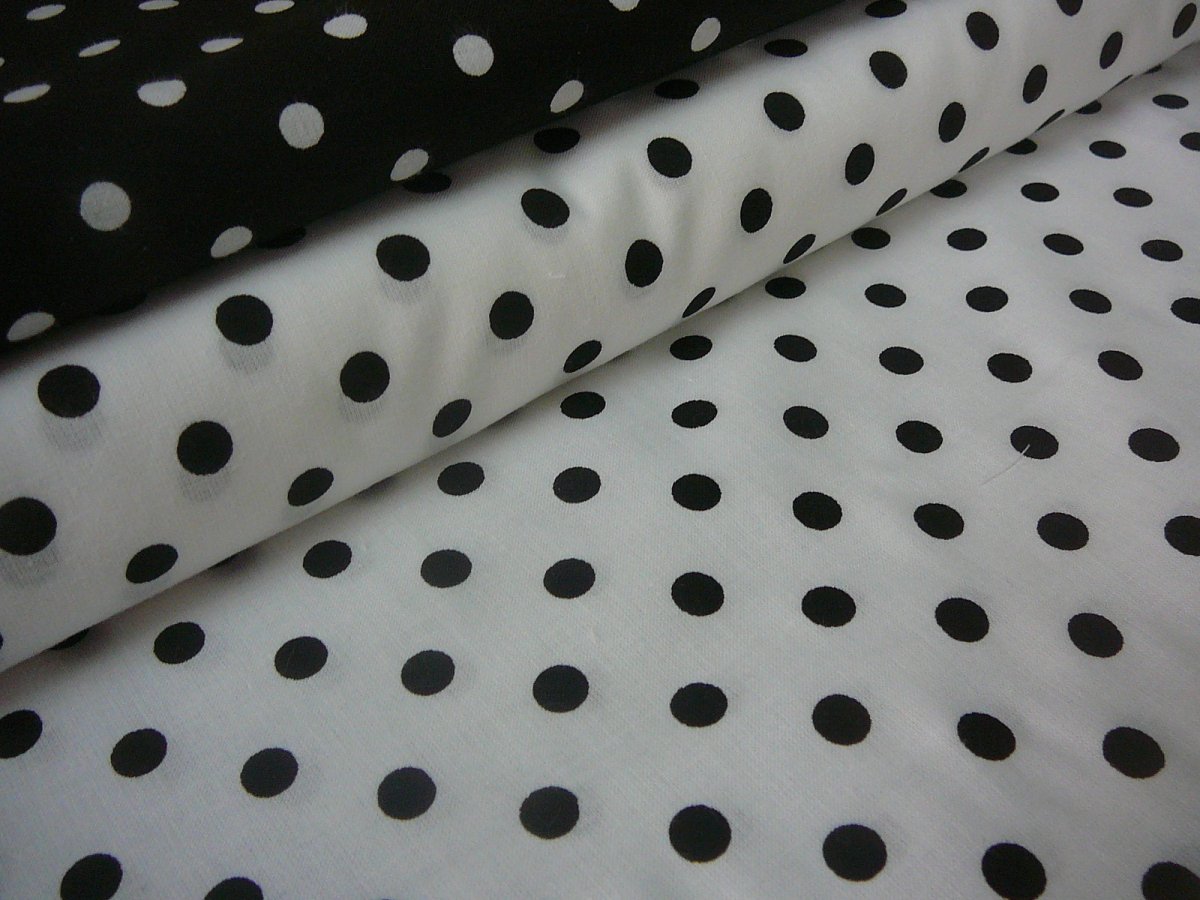 Bavlněná látka - metráž - černý puntík na bílé - š. 150 cm