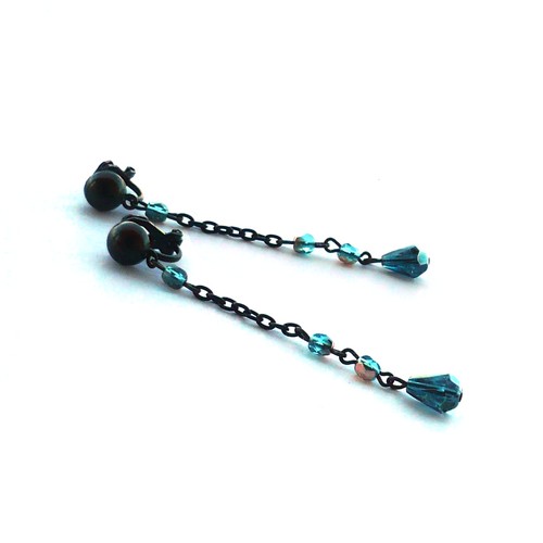 Řetízkové tyrkysové klipsy na černém