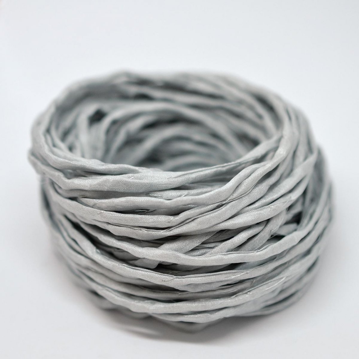 Hedvábná šňůrka světle šedá 11397994