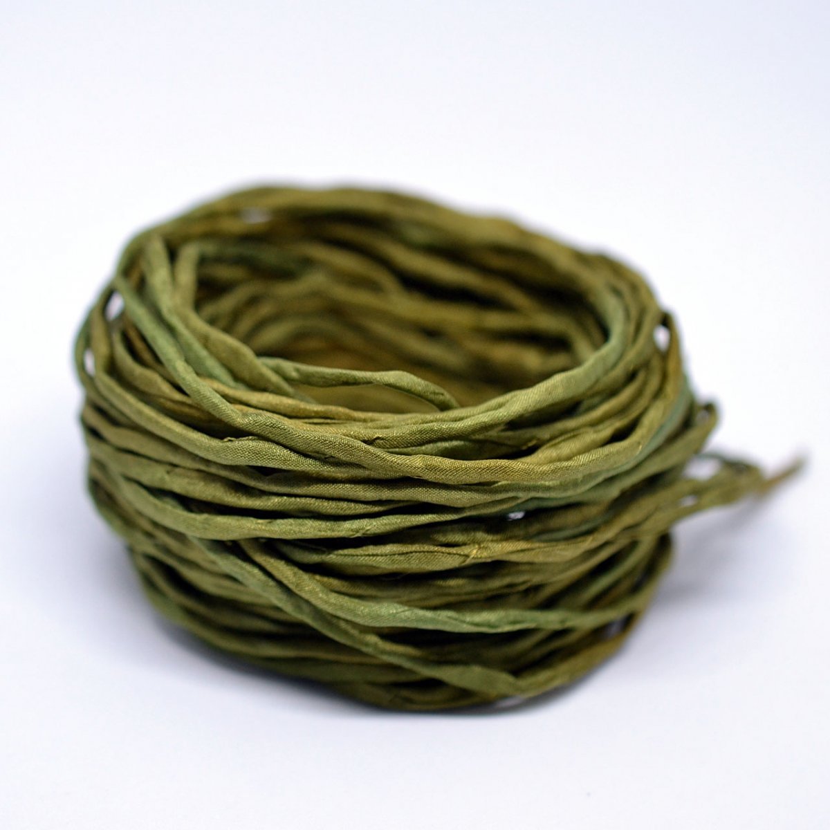 Hedvábná šňůrka khaki, trochu strakatá 11398002