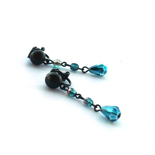 Tyrkysové korálkové klipsy na černém