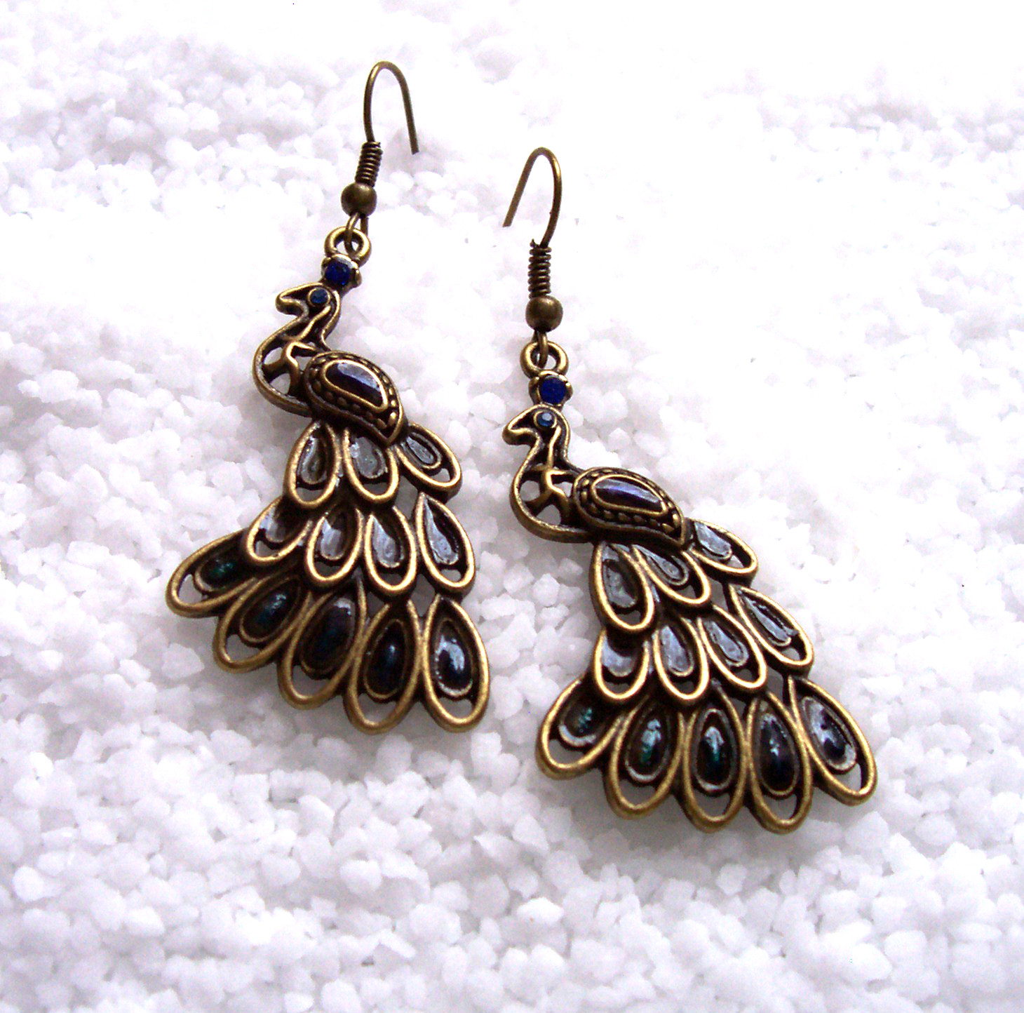 Bronzové náušnice s pávem