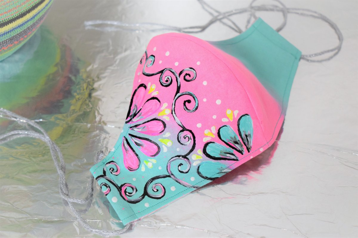 Ručně barvená a malovaná rouška 0077