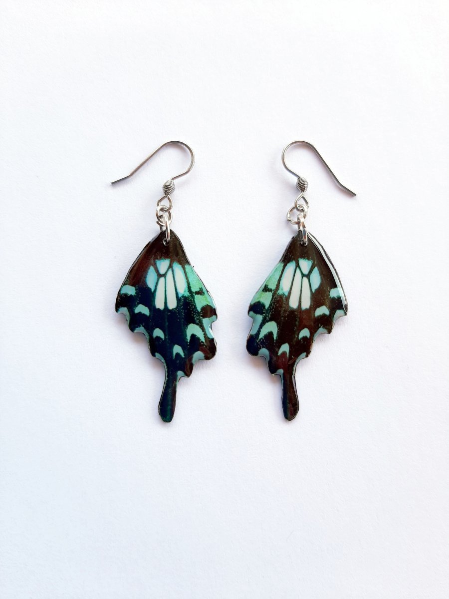 Motýlí křídla č.135 - křišťálová pryskyřice, háčky jsou z chirurgické oceli (hypoalergenní)