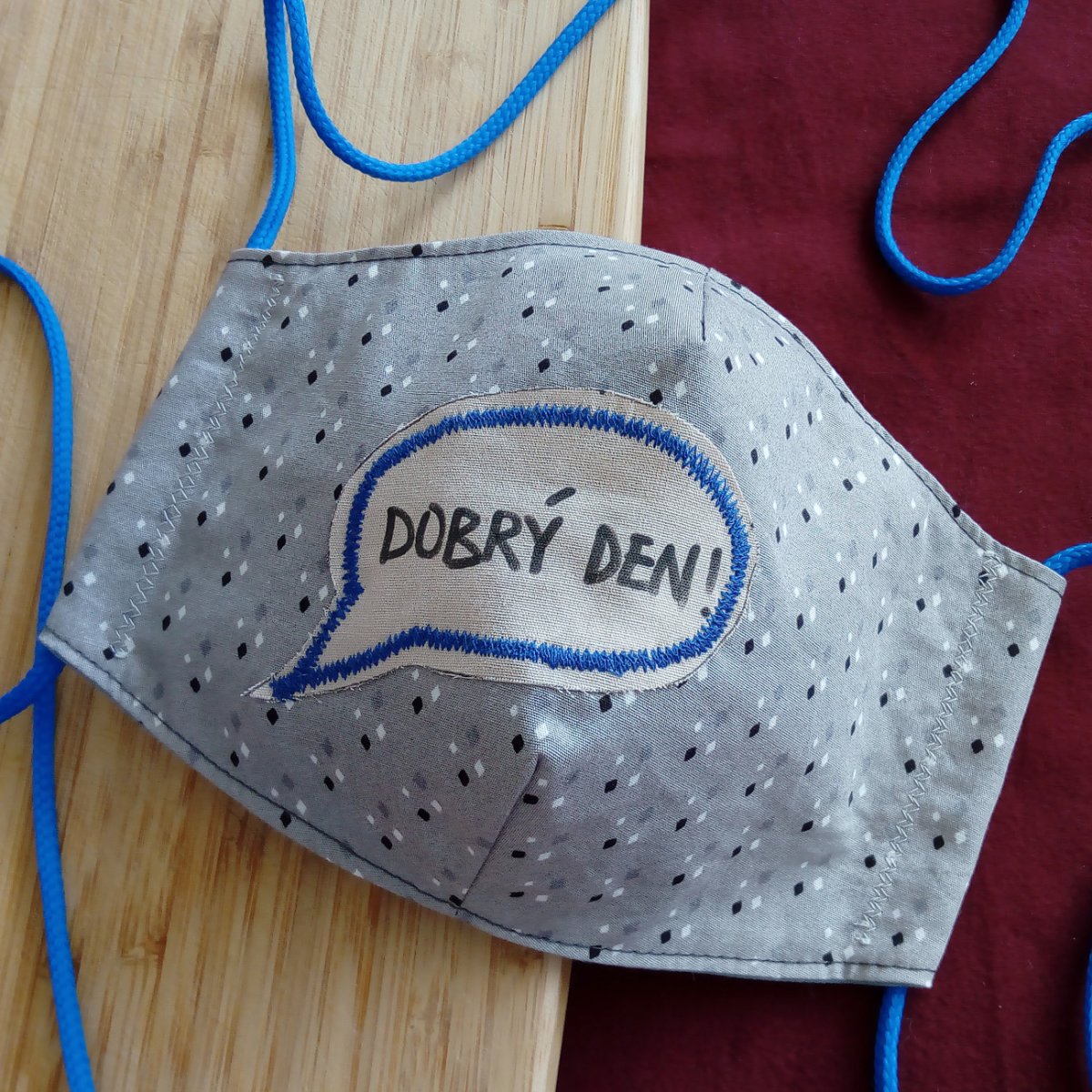 Elegantní unisex rouška s nápisem Dobrý den 