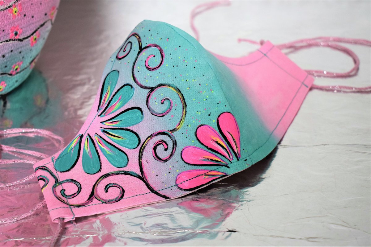  Ručně barvená a malovaná rouška 0139