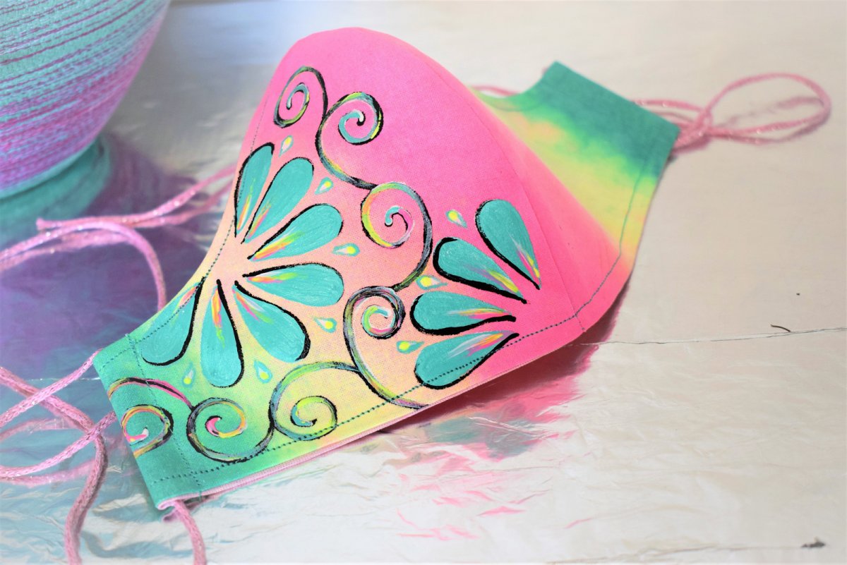 Ručně barvená a malovaná rouška 0152