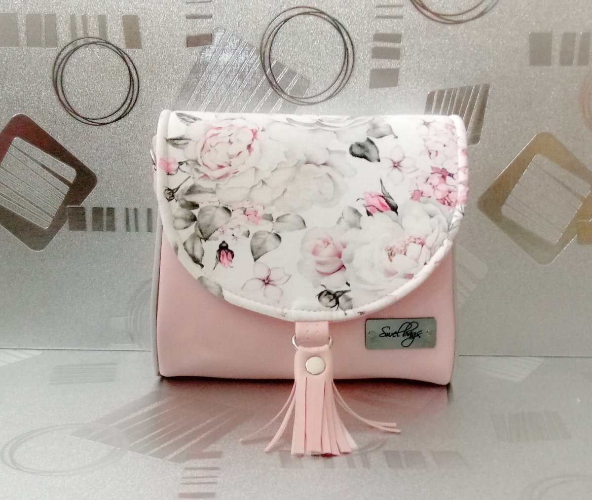 Lea - Něžně romantická ve světloulince růžové