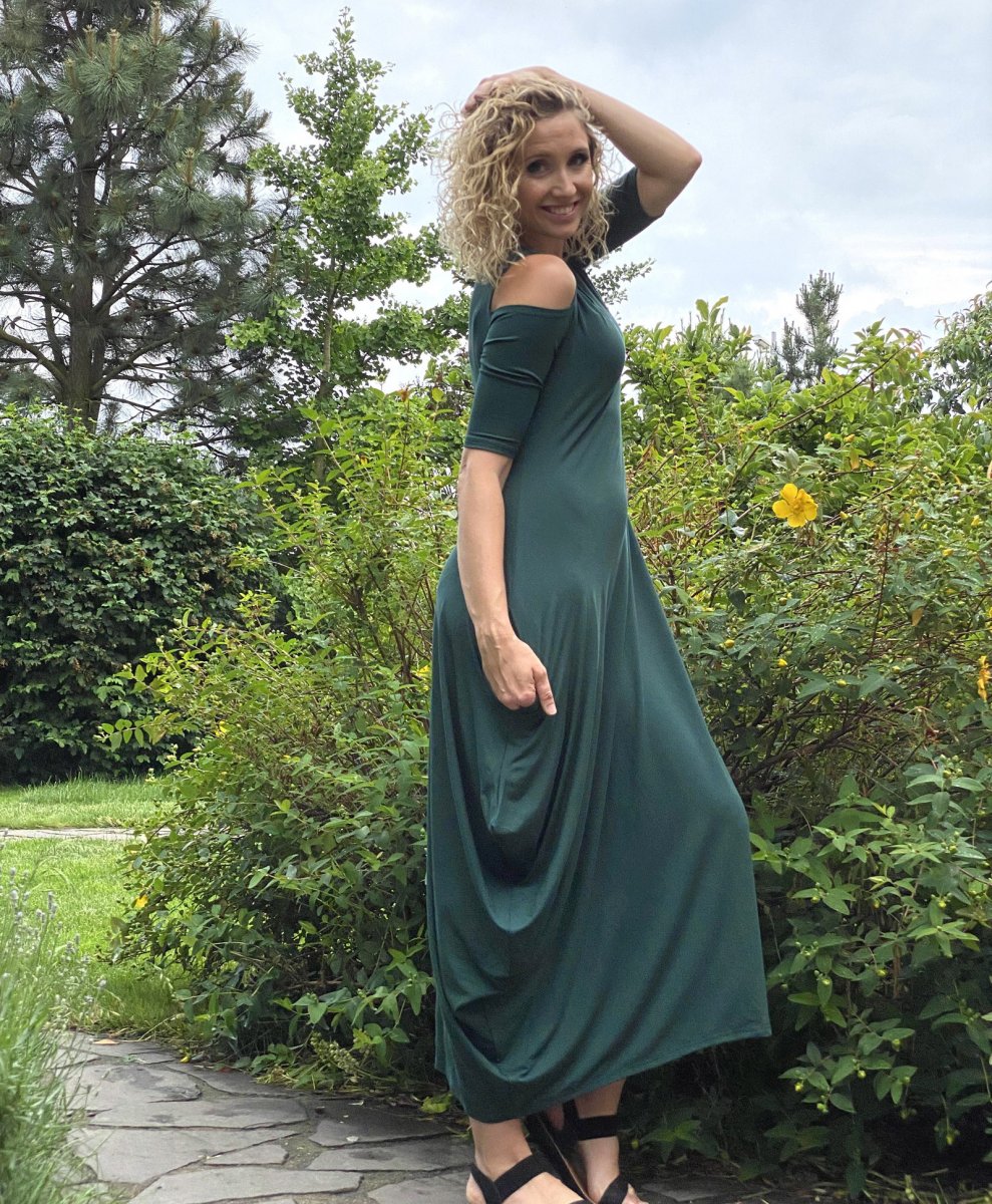 Piniové dlouhé šaty s volnými rameny