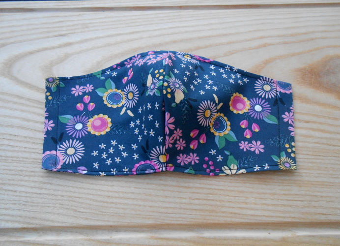 Rouška tmavě modrá s kytičkami (19/21)