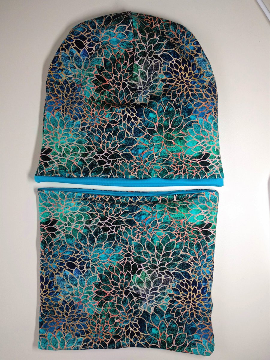 Čepice, nákrčník modrozelené vitráže