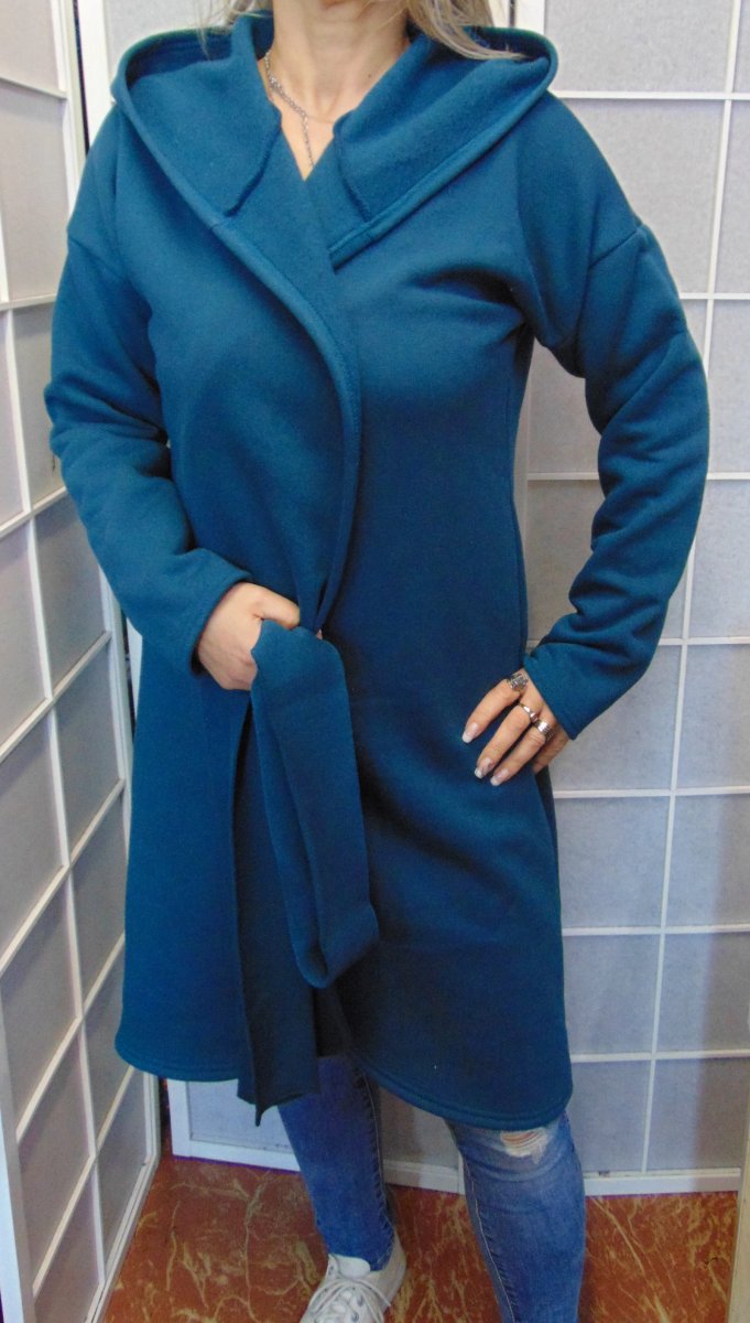 Dlouhý kabátek s kapucí a páskem - barva petrolejová (teplákovina)