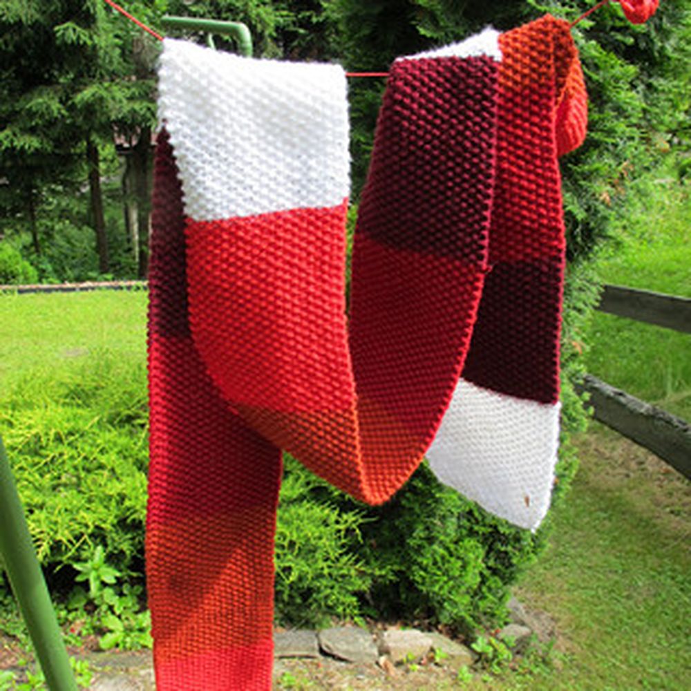 Pletená šála odstíny červené barvy + bílá