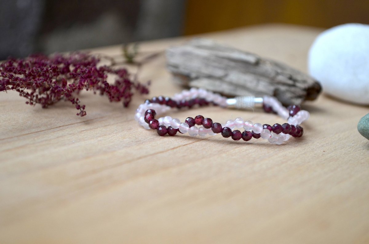 Ochranný náramek - Granáty růží...