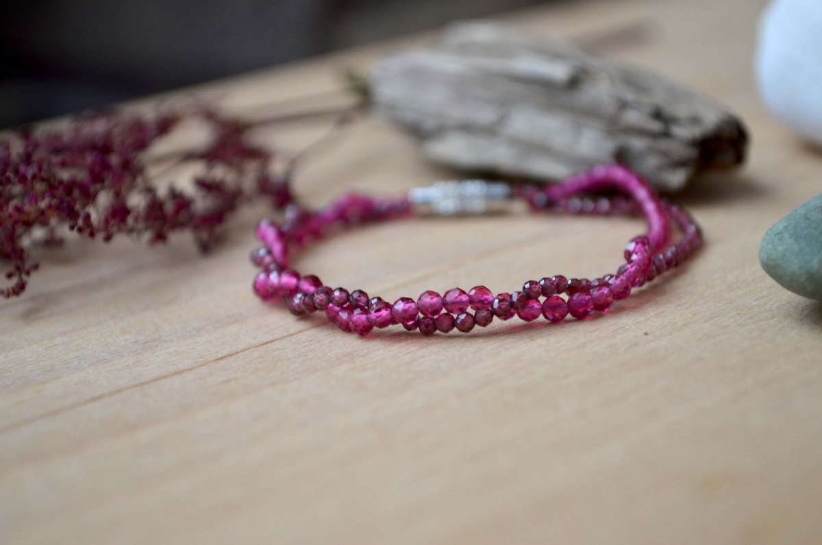 Ochranný náramek - Granáty rubínů...