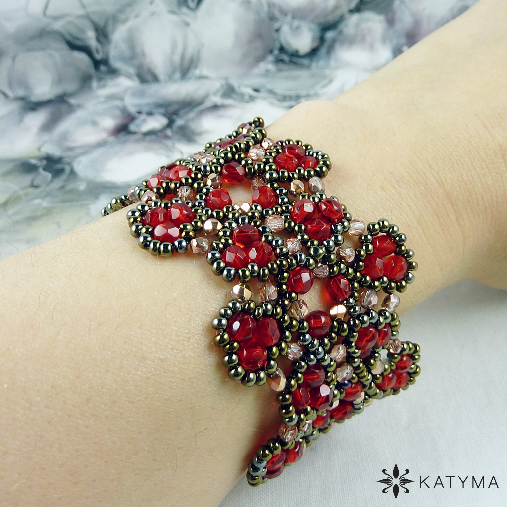 Náramek Krajka jako z granátů