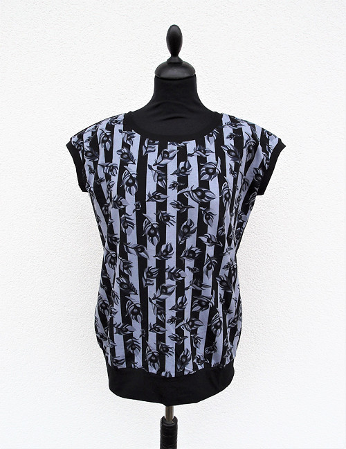 V PEŘÍ (XL) - dámské tričko