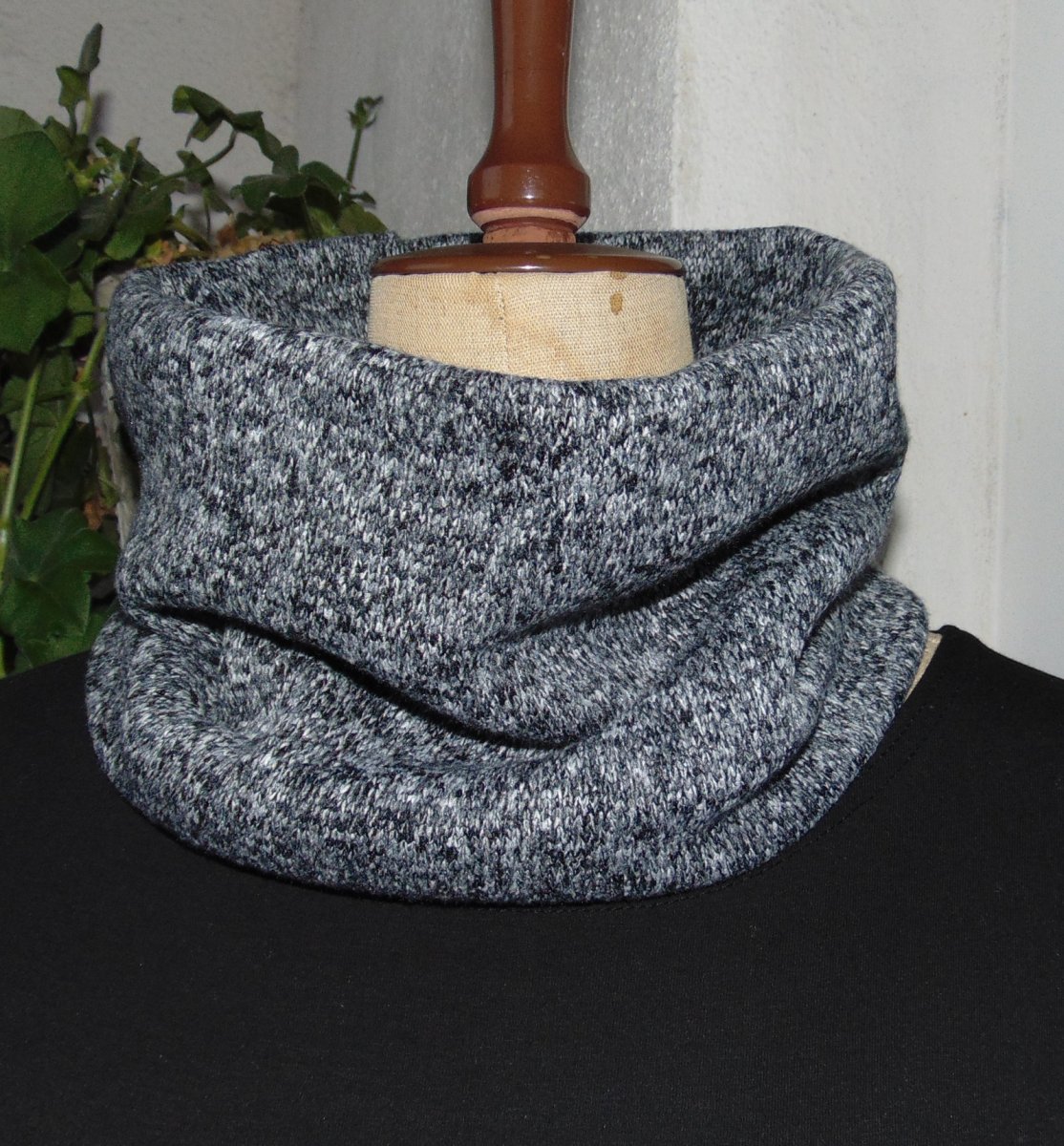 Nákrčník - barva pepř a sůl