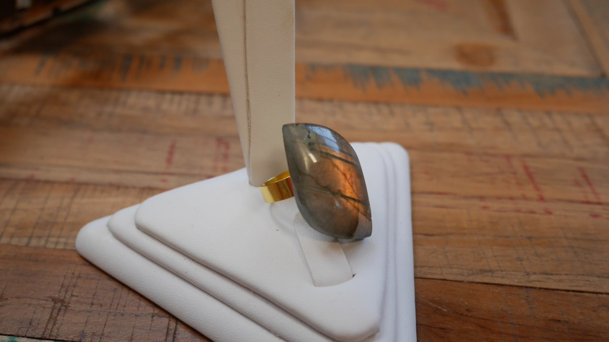 Labradorit z Madagaskaru pozlacený prstýnek univerzální velikost