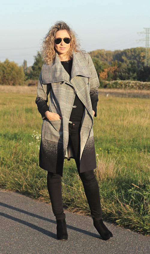 Kabátek černobílý s drobným vzorem