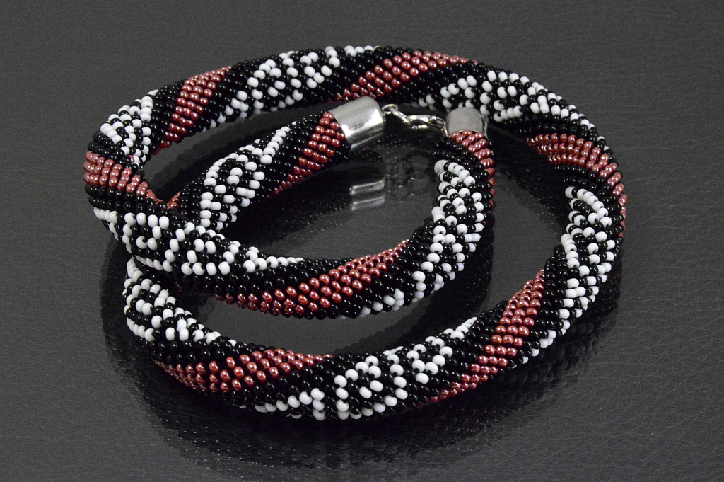 Háčkovaný náhrdelník/dutinka No. 11