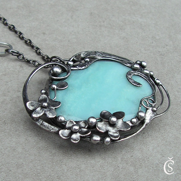 V zahradách - Amazonit