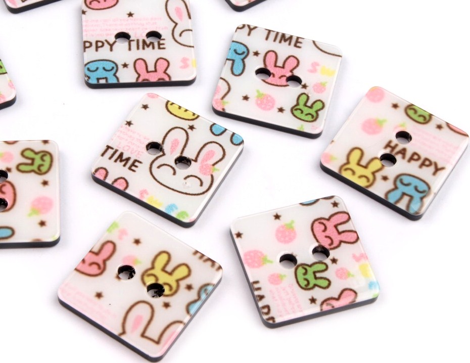 Plastové knoflíky.