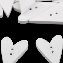 Dřevěný dekorační knoflík srdce (1ks) - bílá