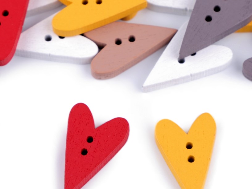 Dřevěný dekorační knoflík srdce mix - (6ks)