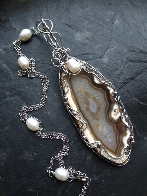 Velký achátový náhrdelník s perlami