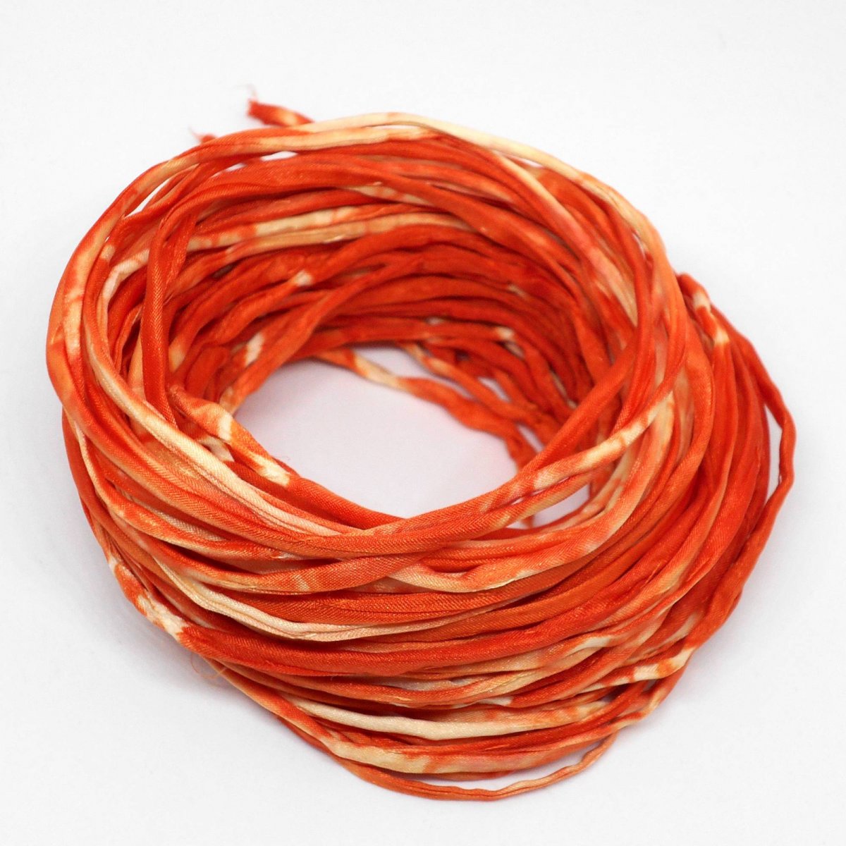 Hedvábná šňůrka oranžová strakatá 12103242