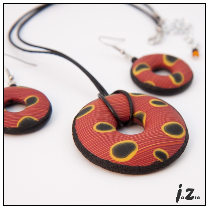 Barevný puntíkatý komplet