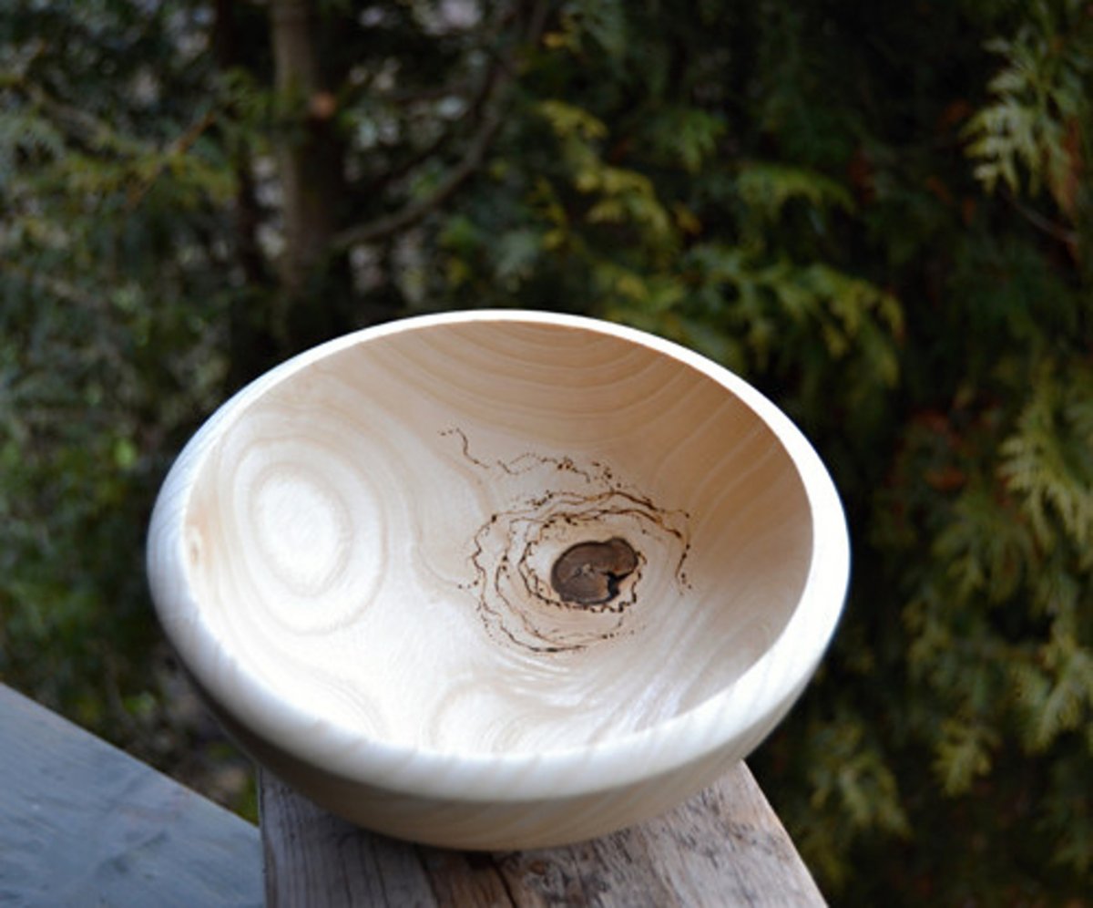  Miska z jasanového dřeva,ručně vypalovaný motiv