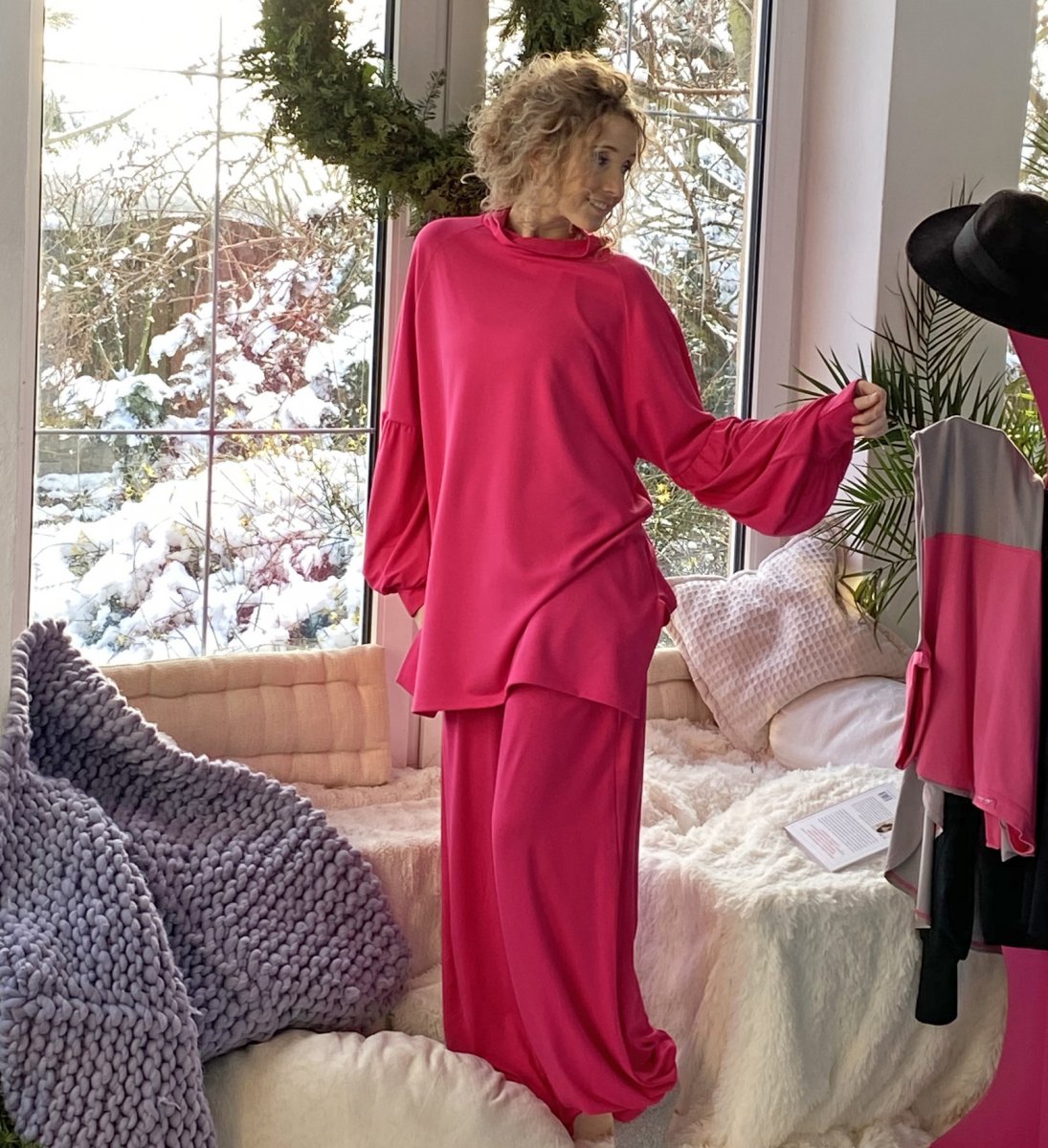 Cyklámenová oversize mikina