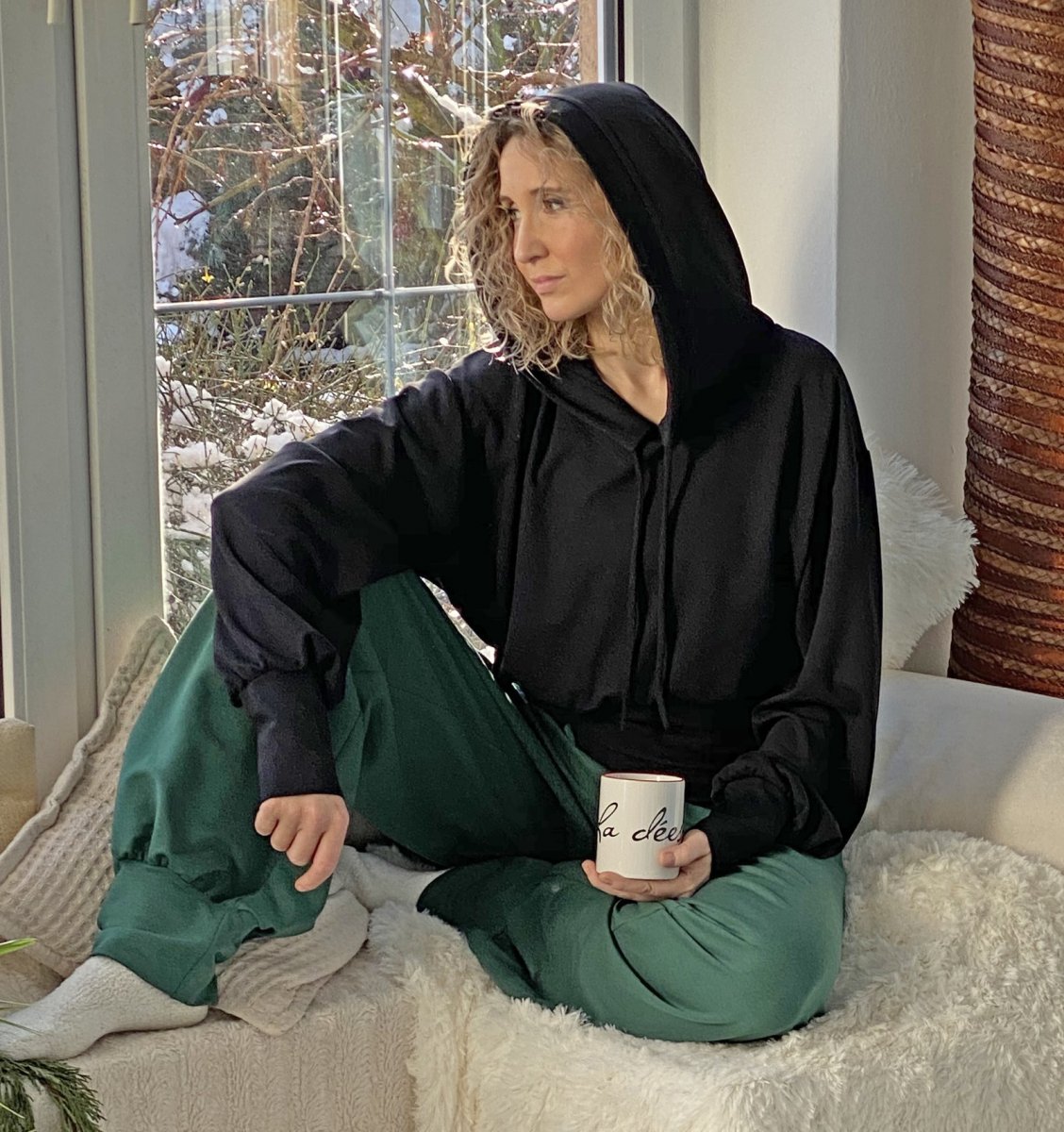 Černá mikina s kapucí