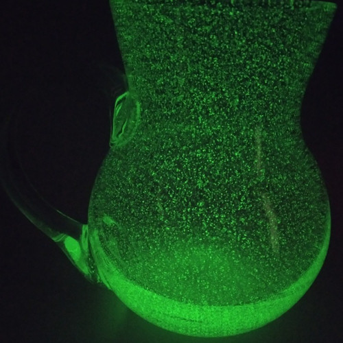 Svítící skleněný půllitr s fosforem