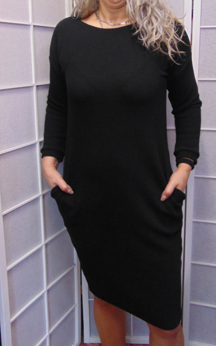 Šaty s kapsami 3D efekt - barva černá (teplákovina)