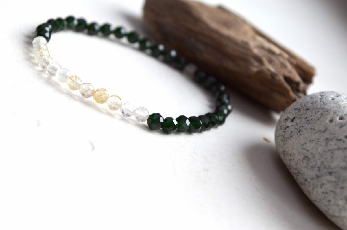  Ochranný náramek - Smaragdy....