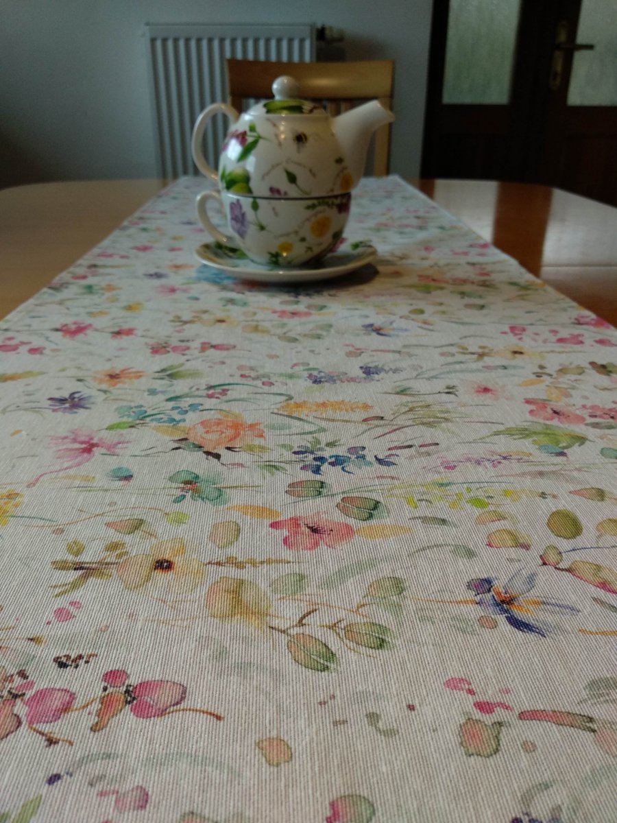 Středový ubrus - běhoun luční kvítí