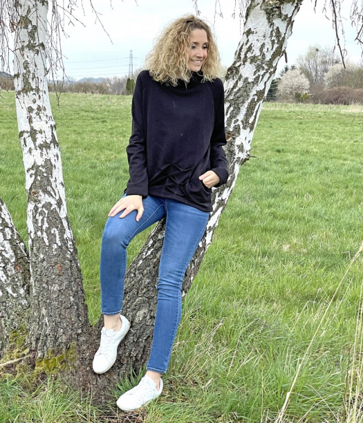 Černá tunika se sklady