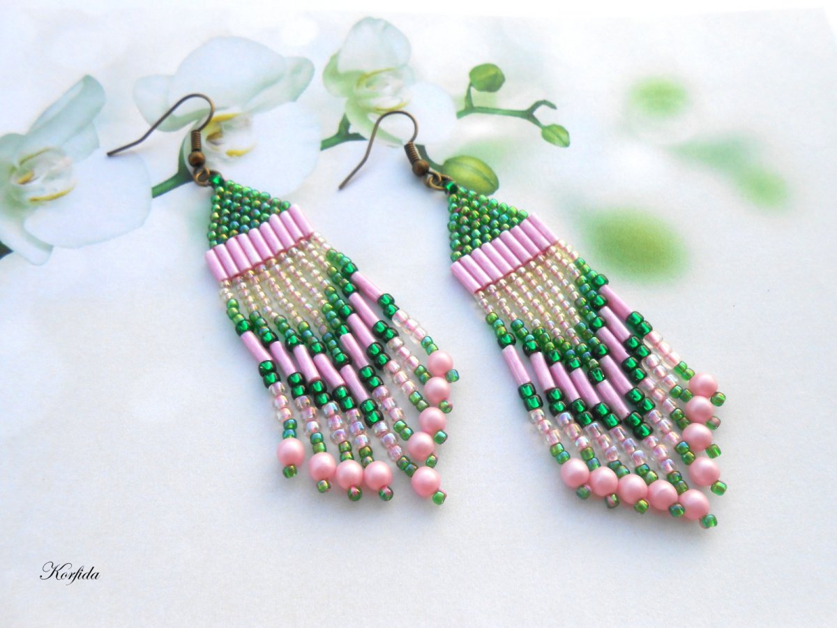 Náušnice šité indiánské růžové s zelenou