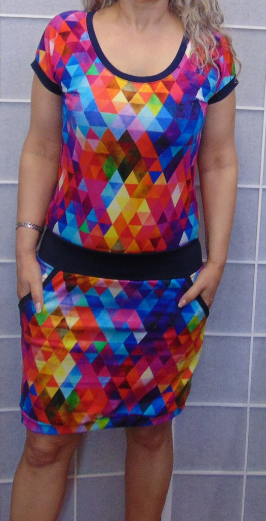 Šaty barevné trojúhelníky XS - XXXL