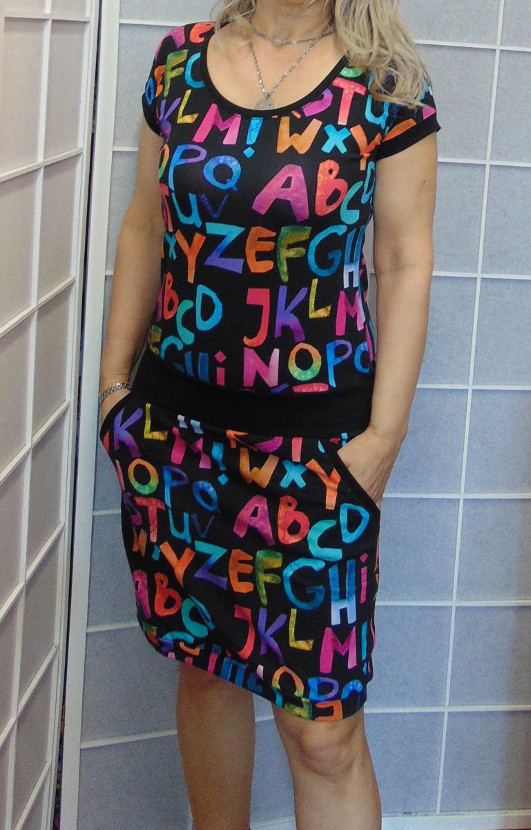 Šaty barevná abeceda, velikost 4XL