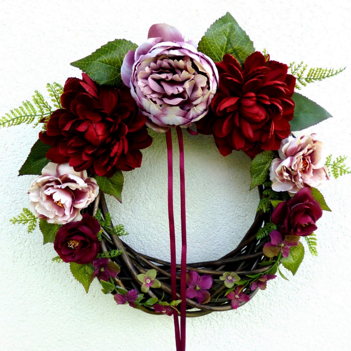 Tajemná zahrada_věnec s hedvábnými květinami