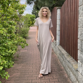 Béžové zvonové šaty