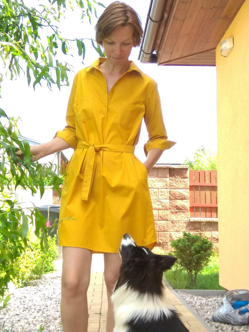 Košilové šaty Okr