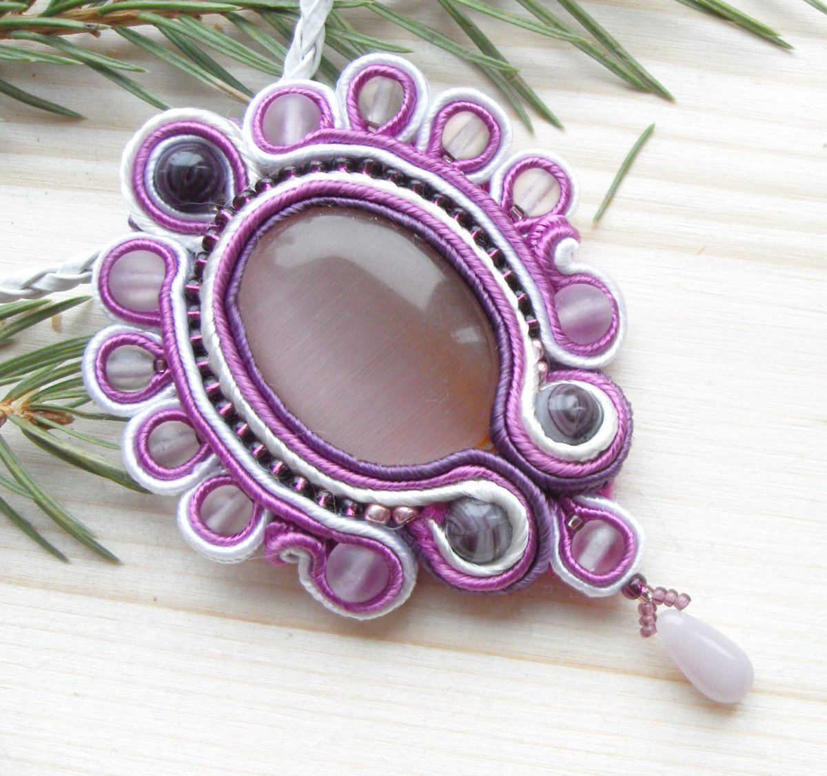 Přívěsek sutaškový Liláček (1313)