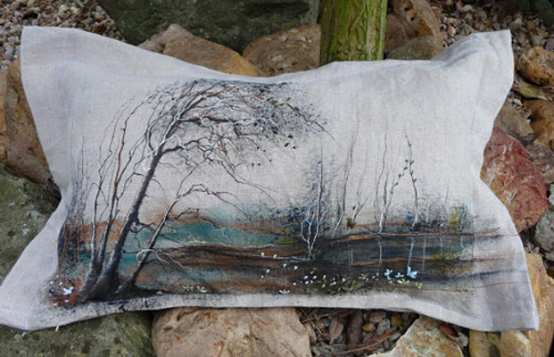 Lněný ,malovaný a ručně vyšívaný polštářek
